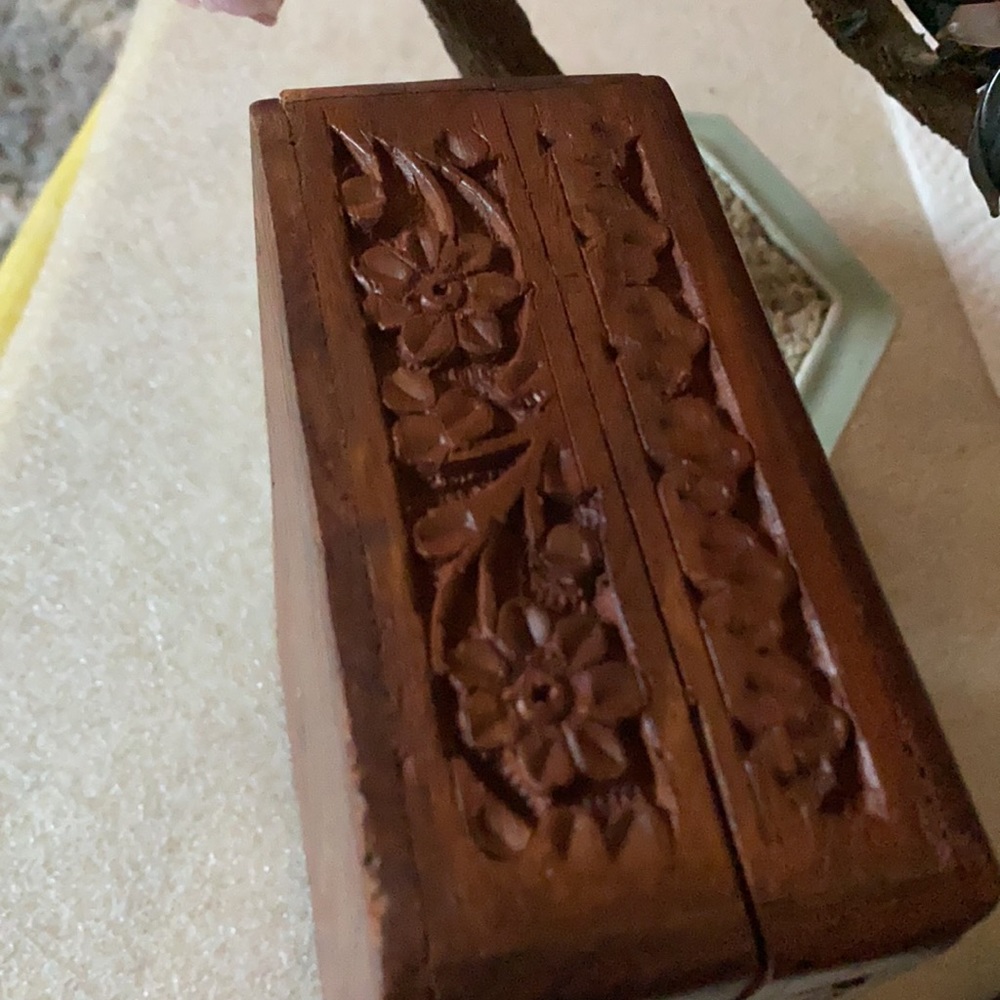 Vintage engraved rose wood jewelry box - Picture 5 of 7